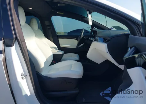 2020 Tesla Model X z USA, uszkodzony, nr VIN 5YJXCAE21LF248236